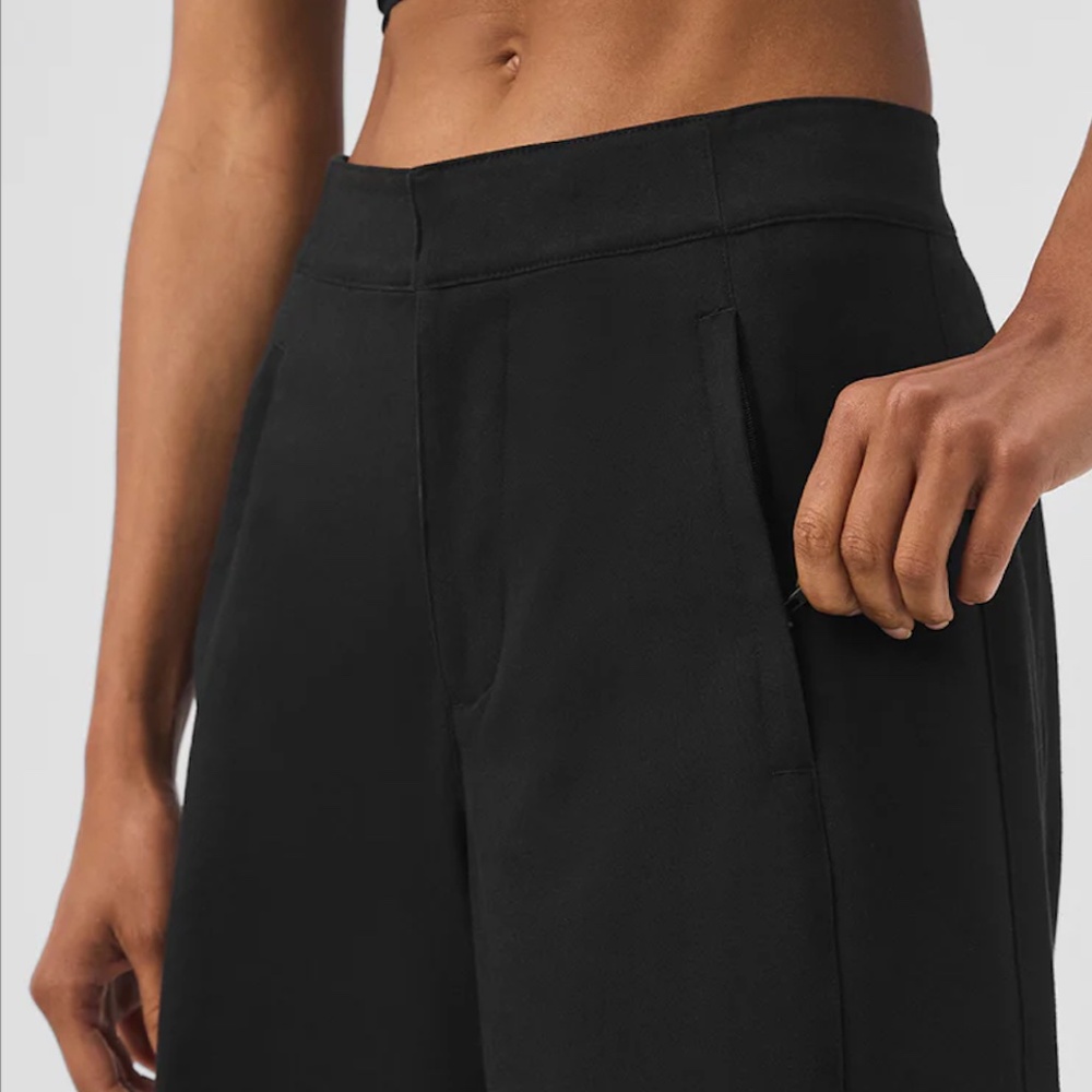 ALO Yoga Black Cargo Pants - Picture 3 of 6